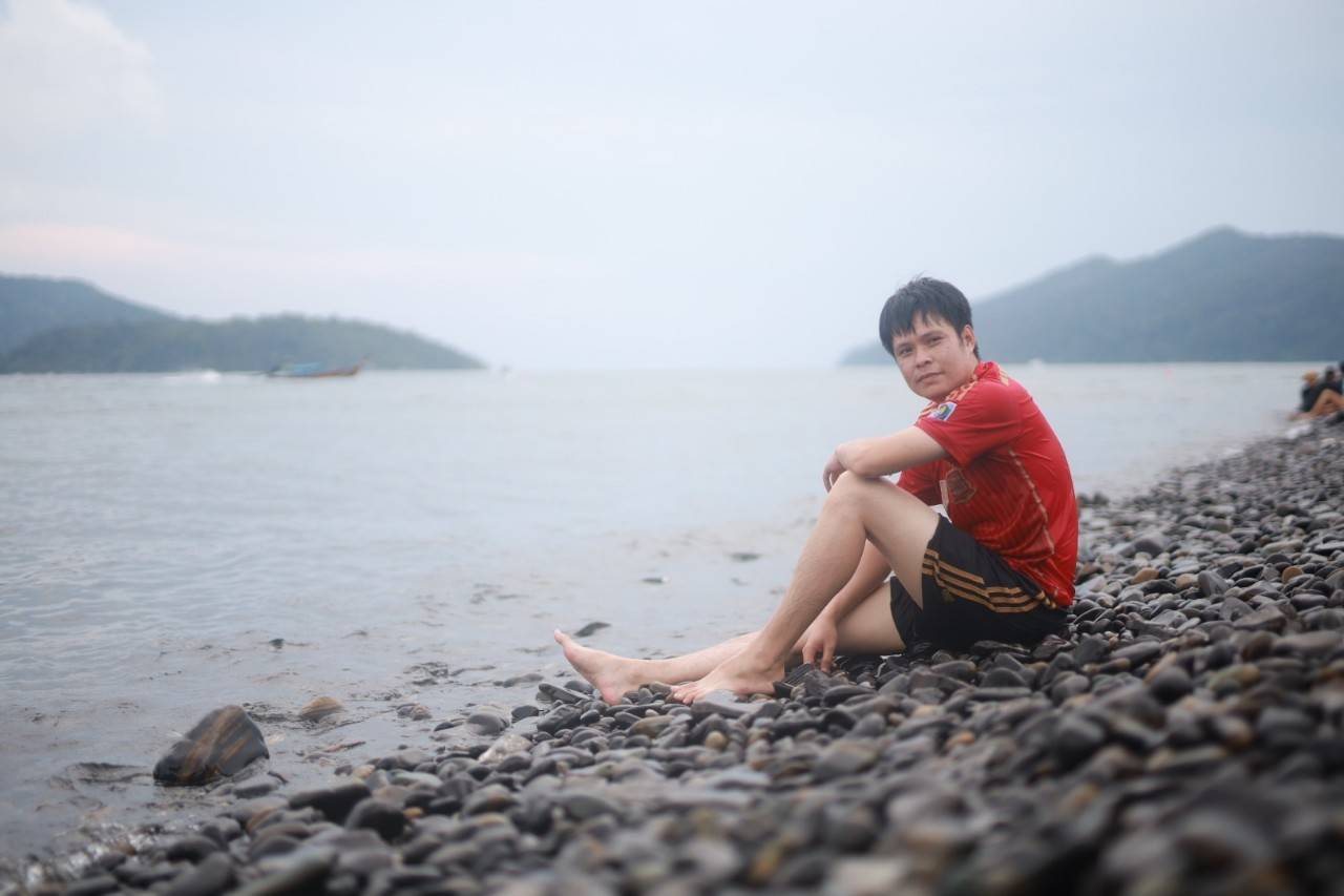 หาดหินกรวดเงียบสงบ