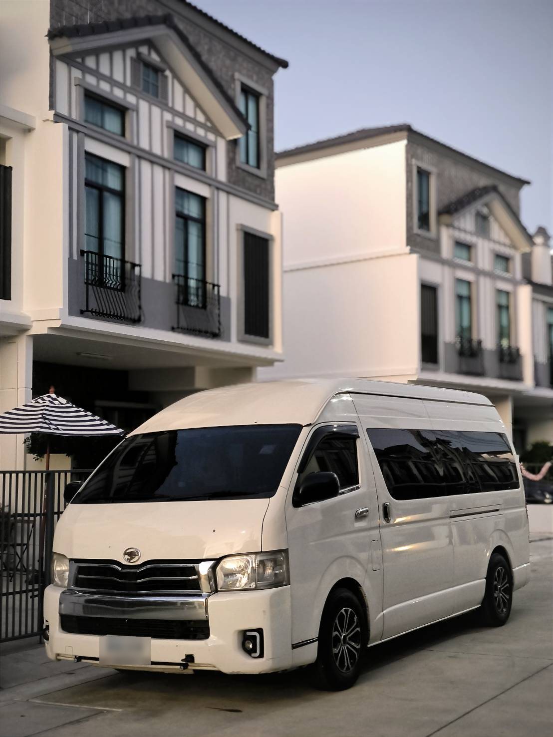 รถตู้ VIP โฉมเดิม