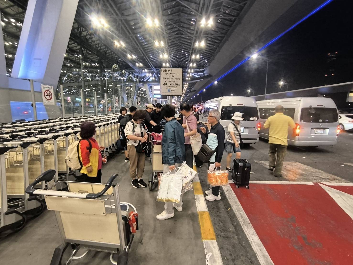 รับส่งสนามบิน เริ่มต้น 600 บาท