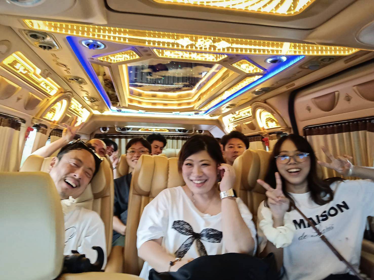 ภายในรถตู้ VIP